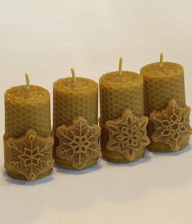 Viasztermékek és gyertyák - 128-4 (4 db-os hópehely mintás adventi gyertya)
