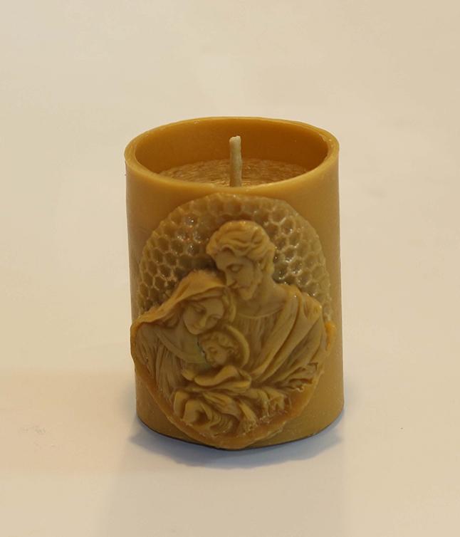 Viasztermékek és gyertyák - 133-1 (Szentcsaláddal díszített tömbgyertya)