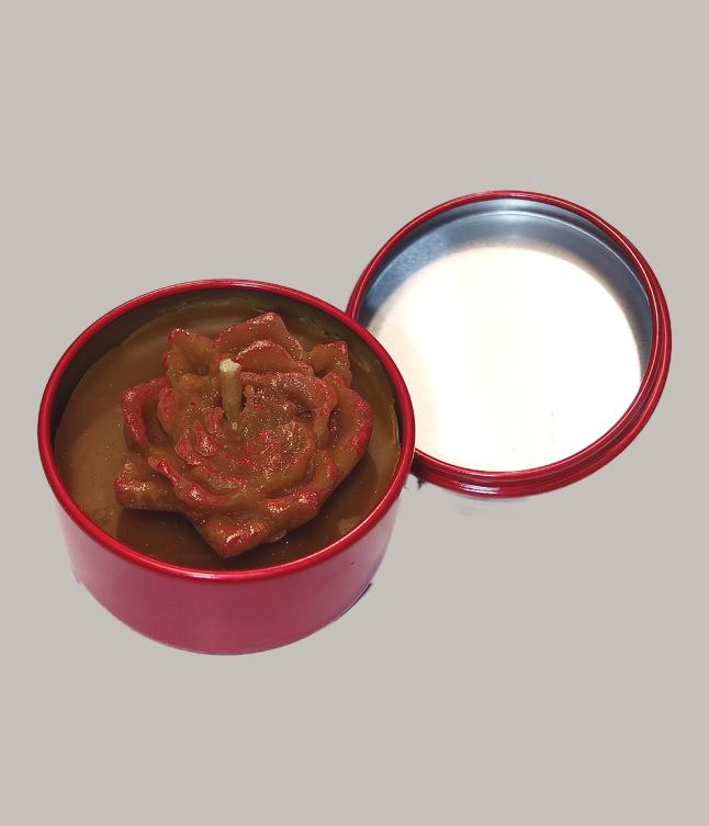 Viaszterm&eacute;kek &eacute;s gyerty&aacute;k - 134-1 (illatos liliomos f&eacute;mdobozos m&eacute;cses - tavaszid&eacute;ző illat 100%-ban term&eacute;szetes ill&oacute;olajokb&oacute;l)