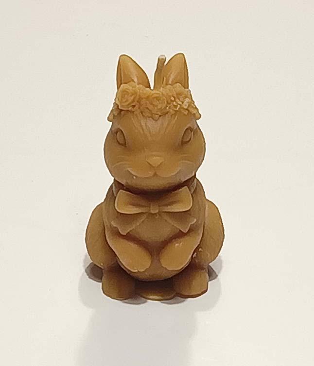 Viaszterm&eacute;kek &eacute;s gyerty&aacute;k - 522-1 (nagy nyuszi vir&aacute;gkoszor&uacute;val, masnival)